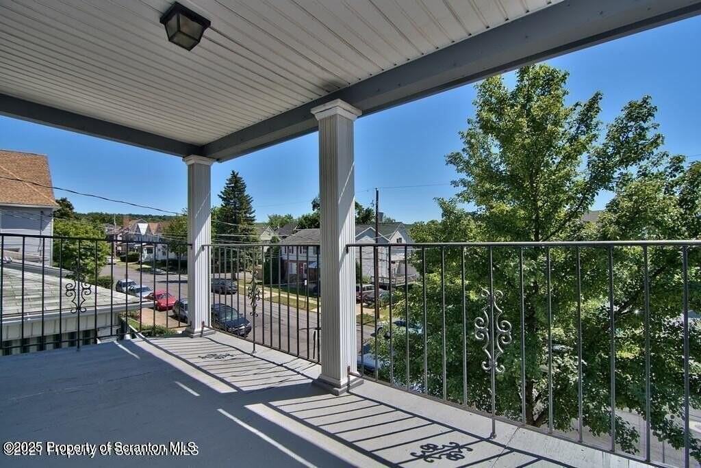 1515 Pine St - Photo 4 of 27