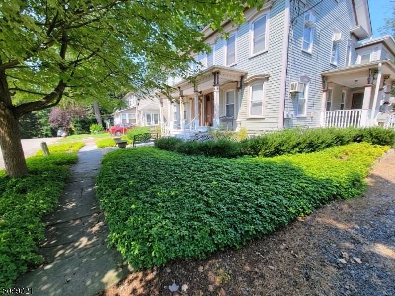 131 4th St #B - Photo 2 of 12