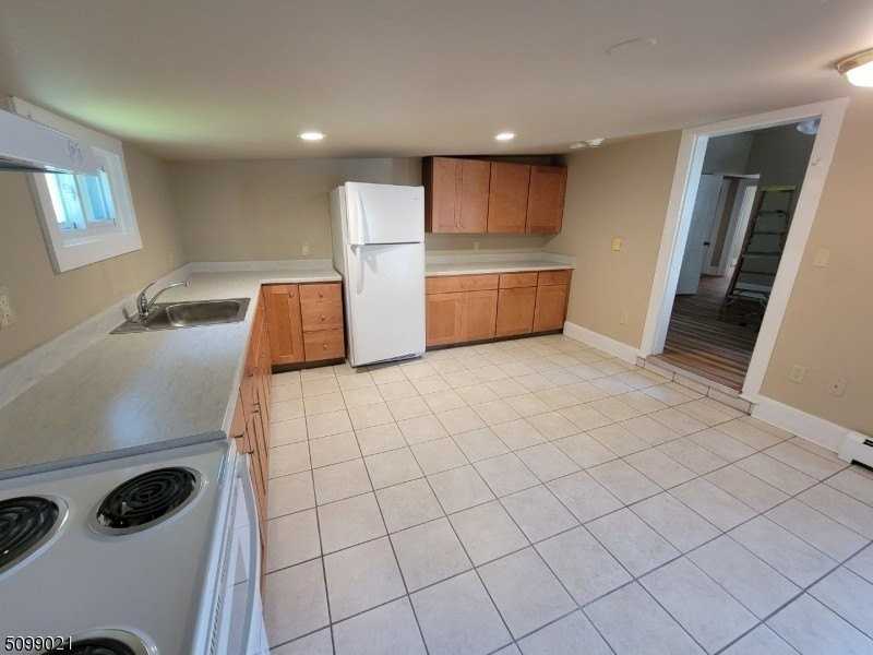 131 4th St #B - Photo 6 of 12