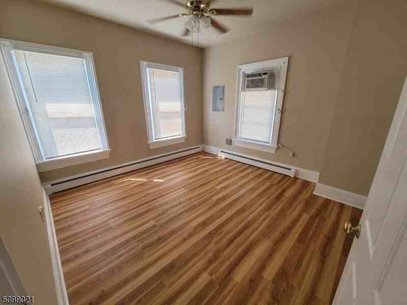 131 4th St #B - Photo 7 of 12