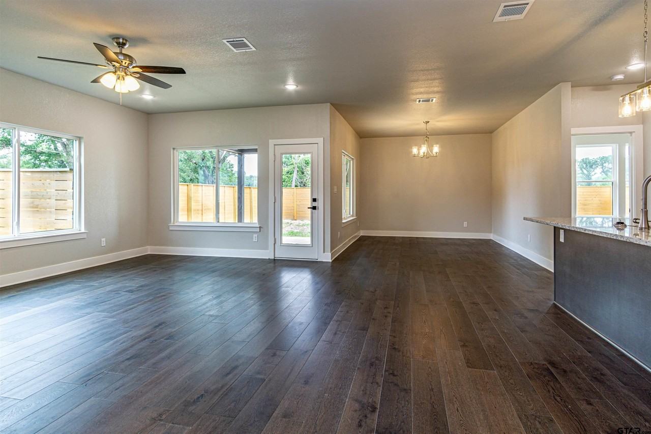 15472 Anna Ln - Photo 2 of 12