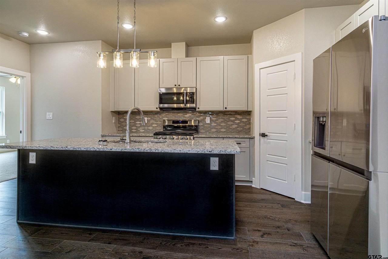 15472 Anna Ln - Photo 3 of 12