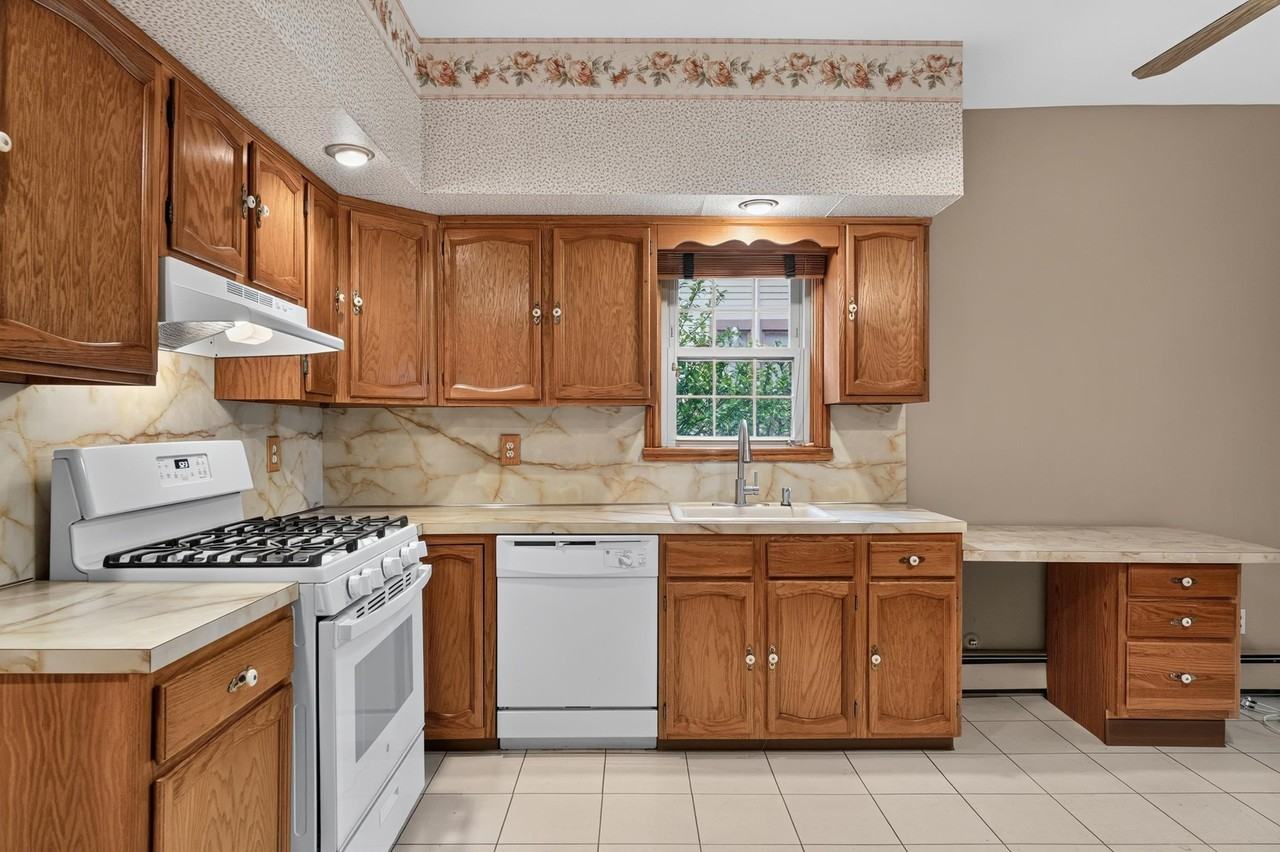 104 Broadway #1 - Photo 4 of 23