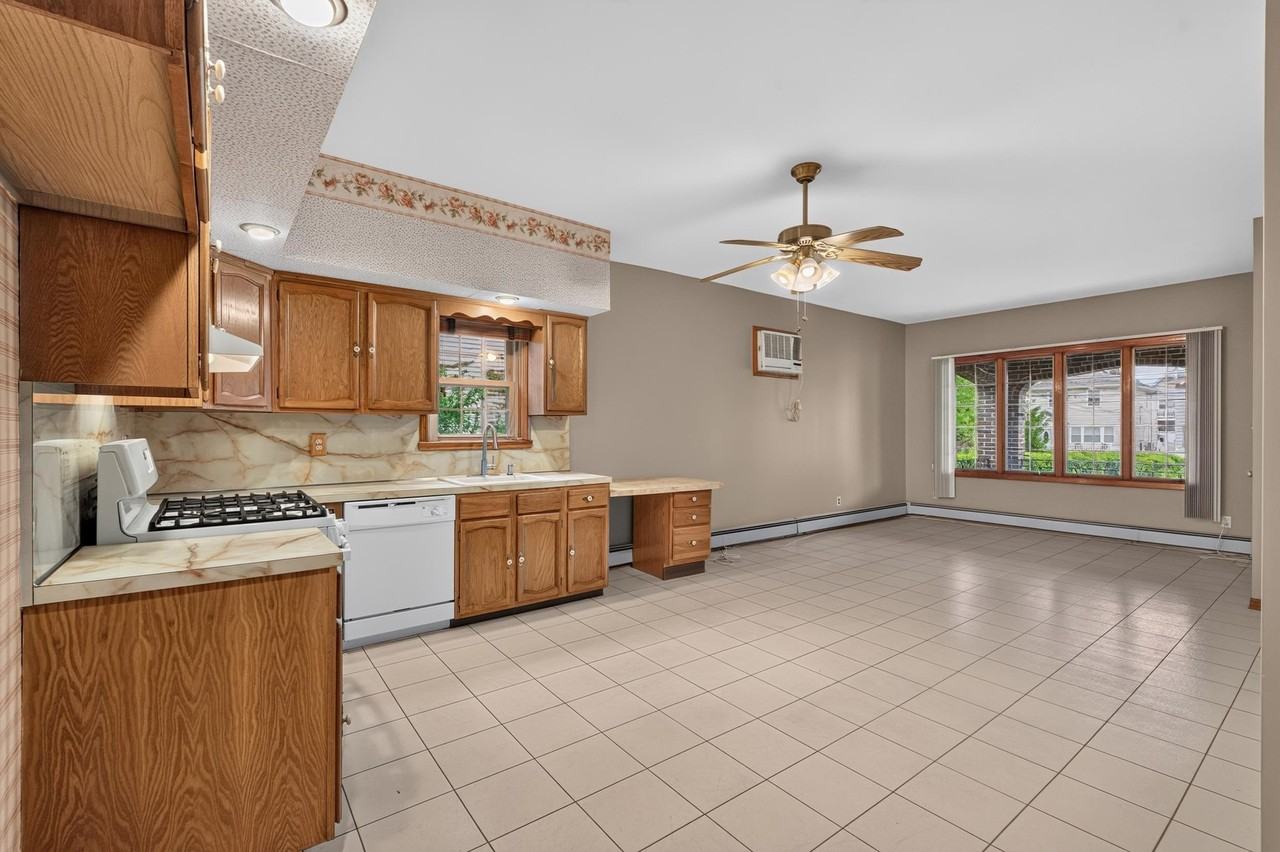 104 Broadway #1 - Photo 5 of 23