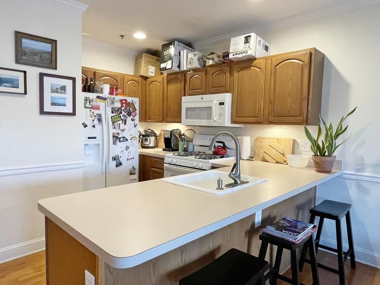 501 9th St #604 - Photo 4 of 15