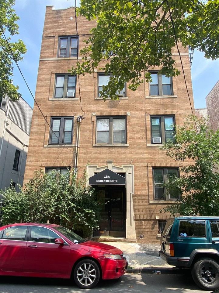 164 Ogden Ave #102