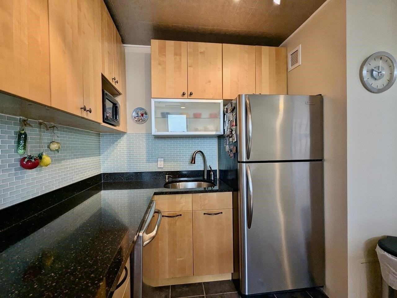 319 Barrow St #6B - Photo 3 of 18