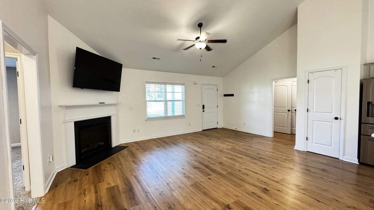 225 Westfield Dr - Photo 2 of 20