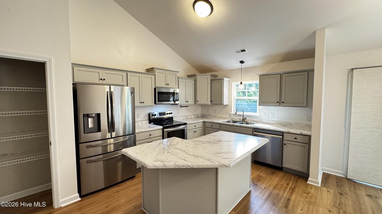 225 Westfield Dr - Photo 3 of 20