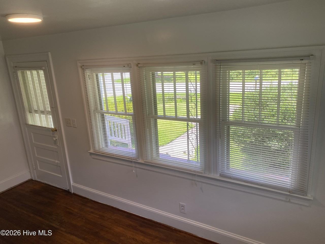 1317 Highland Dr - Photo 2 of 10