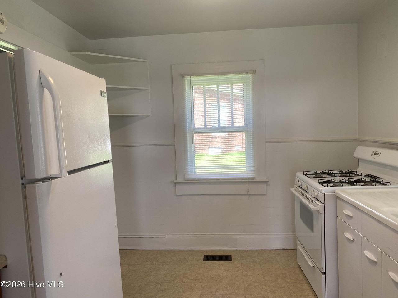 1317 Highland Dr - Photo 4 of 10