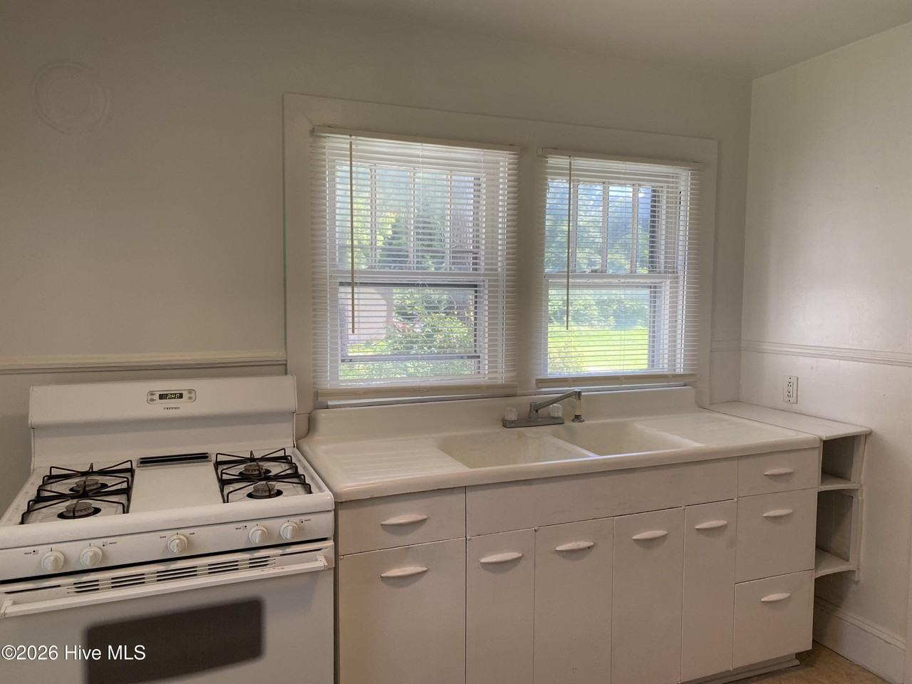 1317 Highland Dr - Photo 5 of 10