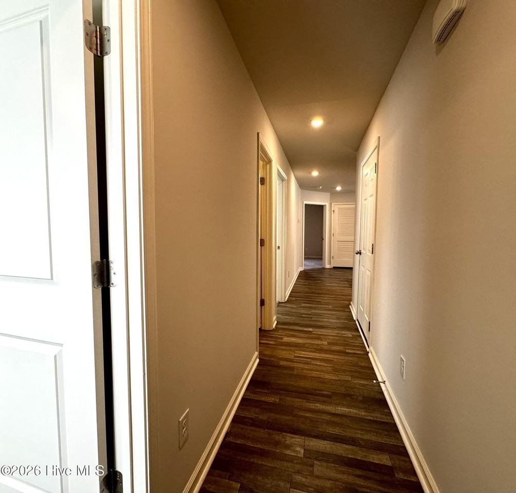 2161 Bayside Dr Sw - Photo 2 of 20