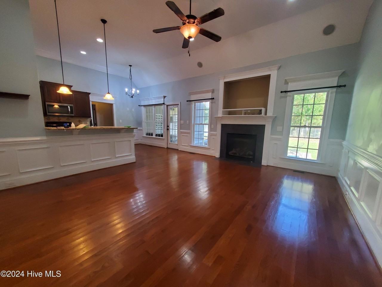 3008 Taberna Dr - Photo 5 of 30