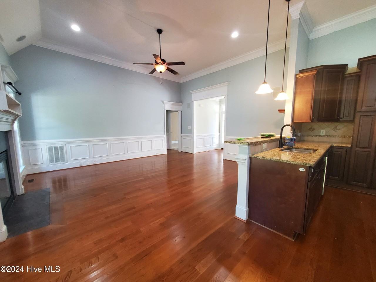 3008 Taberna Dr - Photo 6 of 30