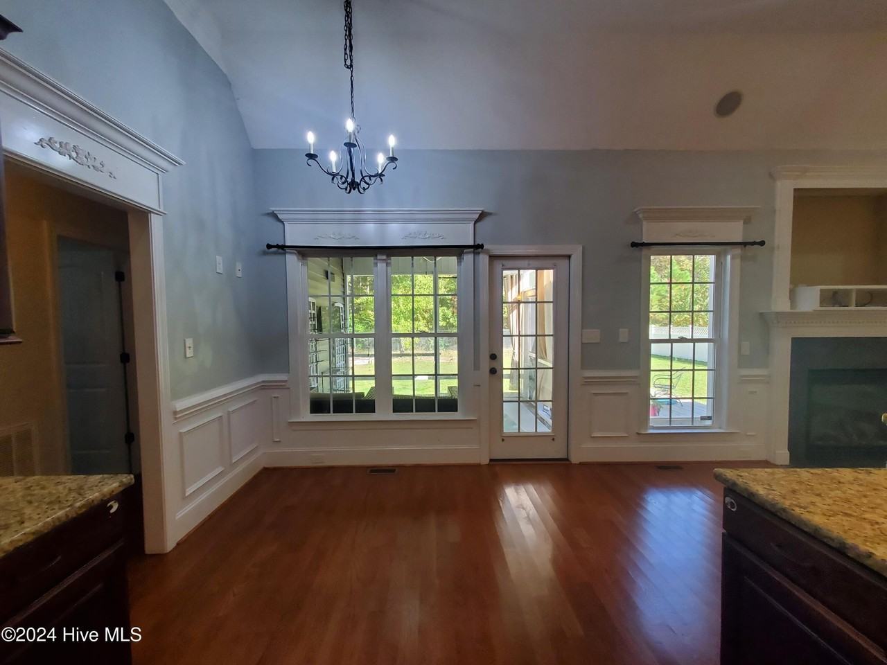 3008 Taberna Dr - Photo 7 of 30