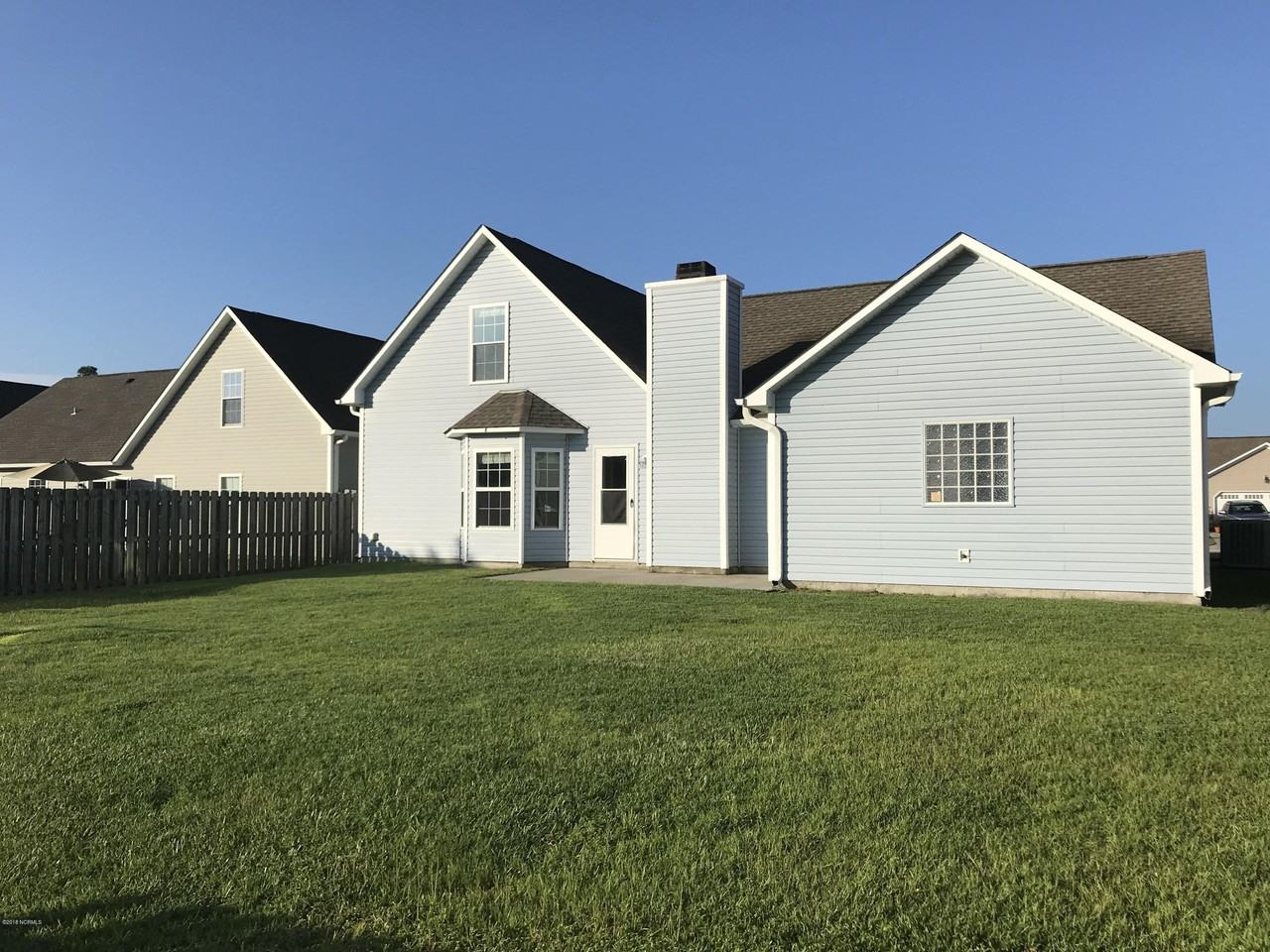 404 Amaryllis Ln - Photo 3 of 22