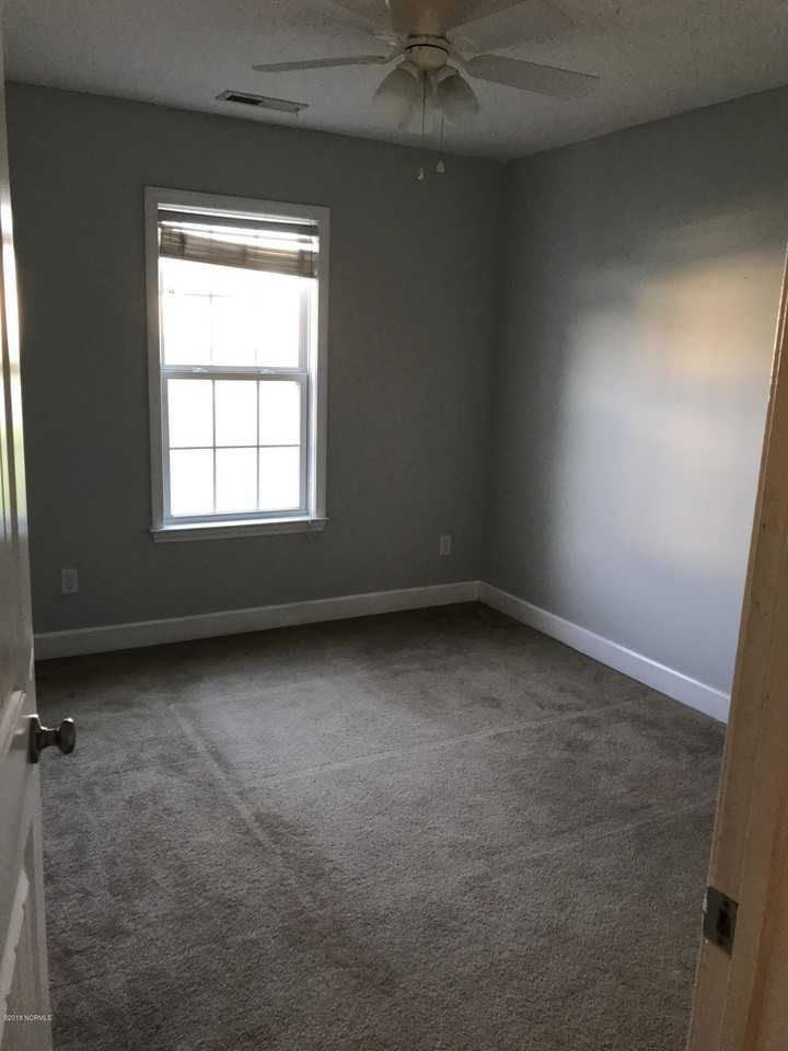 404 Amaryllis Ln - Photo 4 of 22
