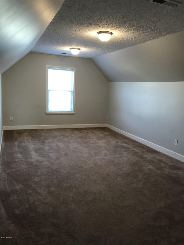 404 Amaryllis Ln - Photo 5 of 22