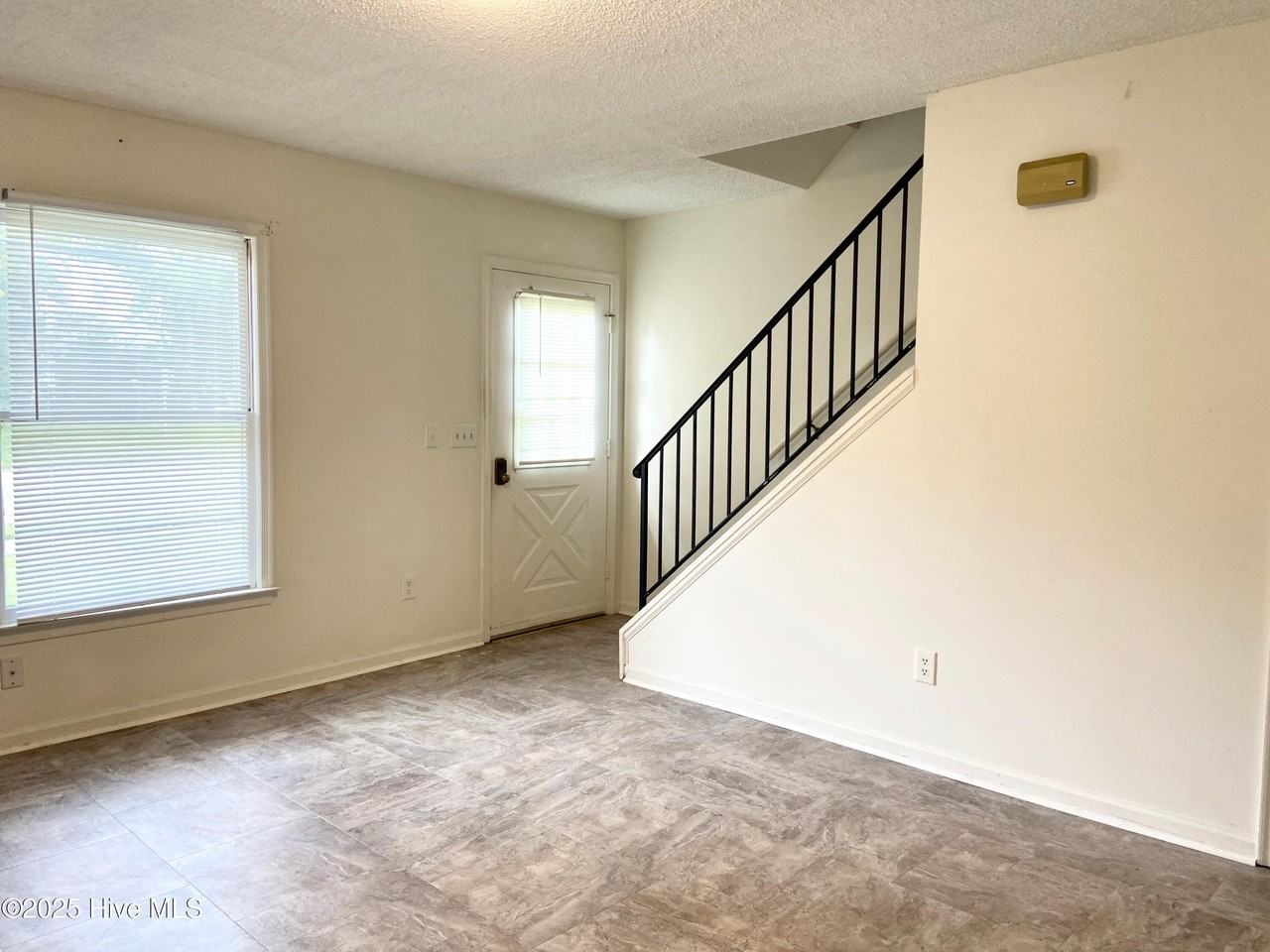 606 W Church St - Photo 3 of 5