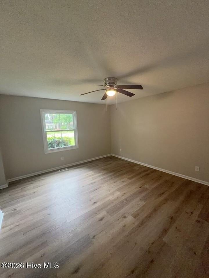 910 Winchester Rd - Photo 7 of 14