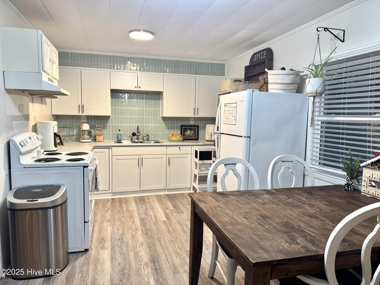 921 N Yaupon Ter #A - Photo 2 of 7