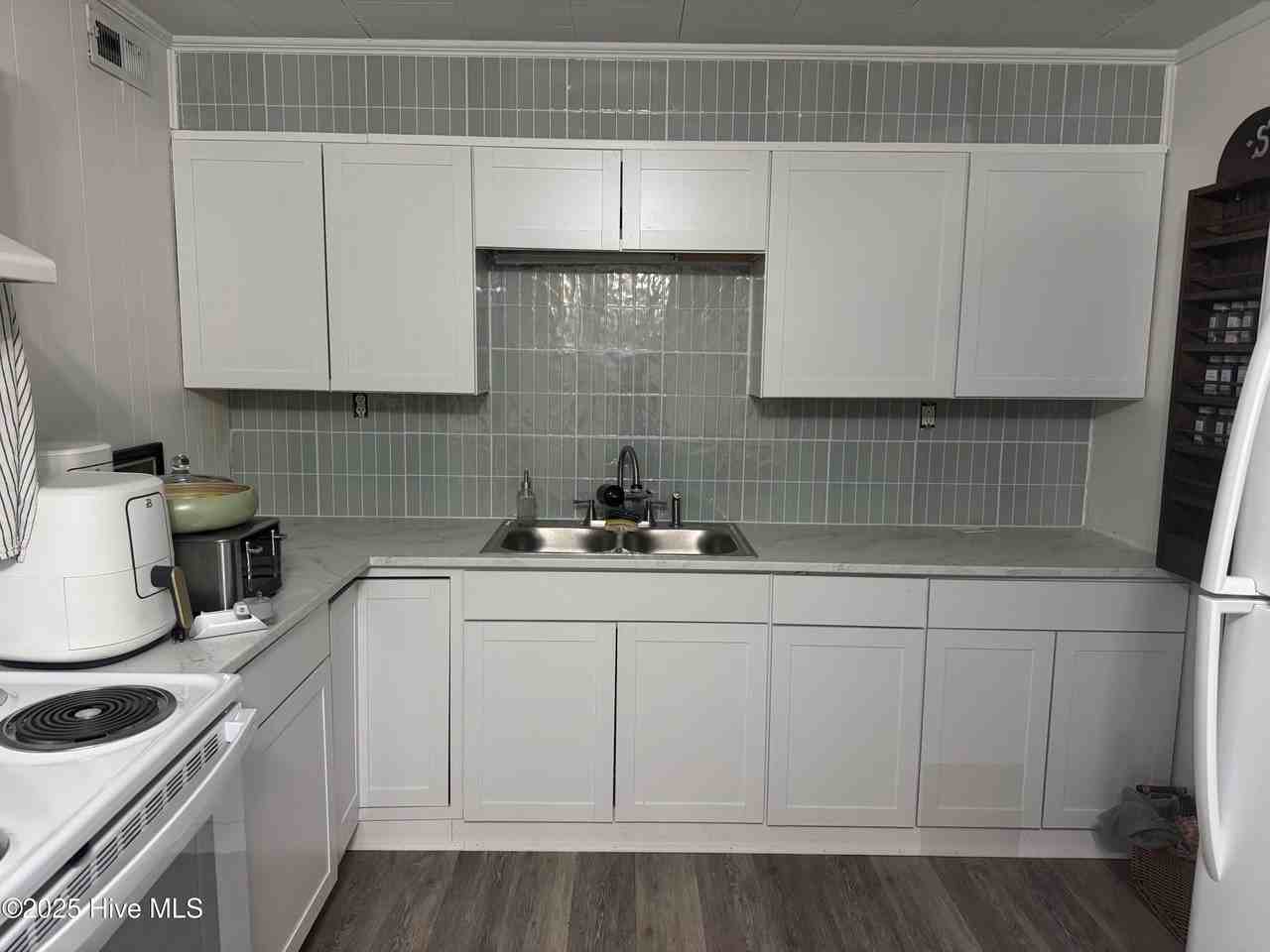 921 N Yaupon Ter #A - Photo 3 of 7
