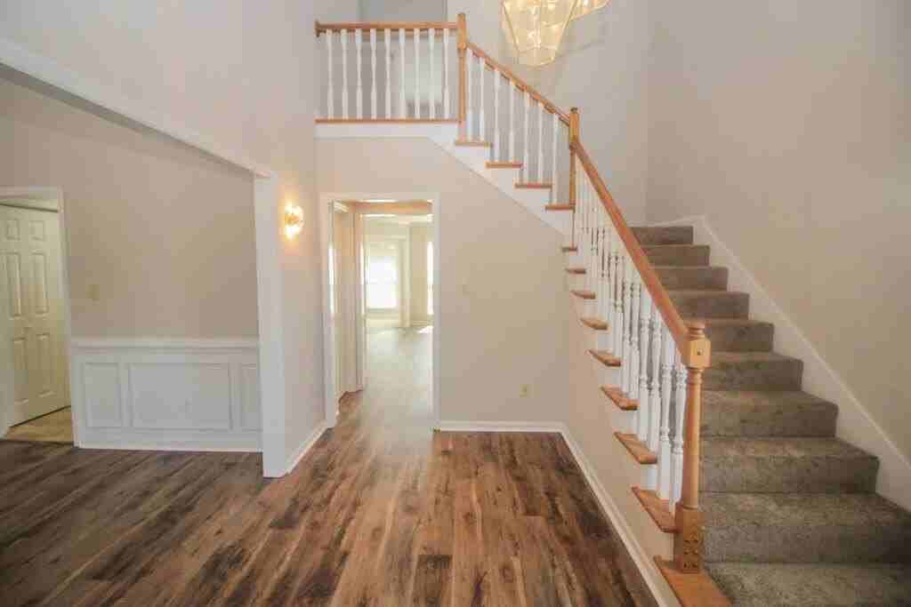 246 Farmington Dr W - Photo 4 of 46