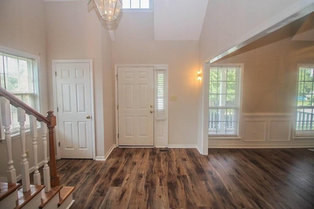 246 Farmington Dr W - Photo 5 of 46