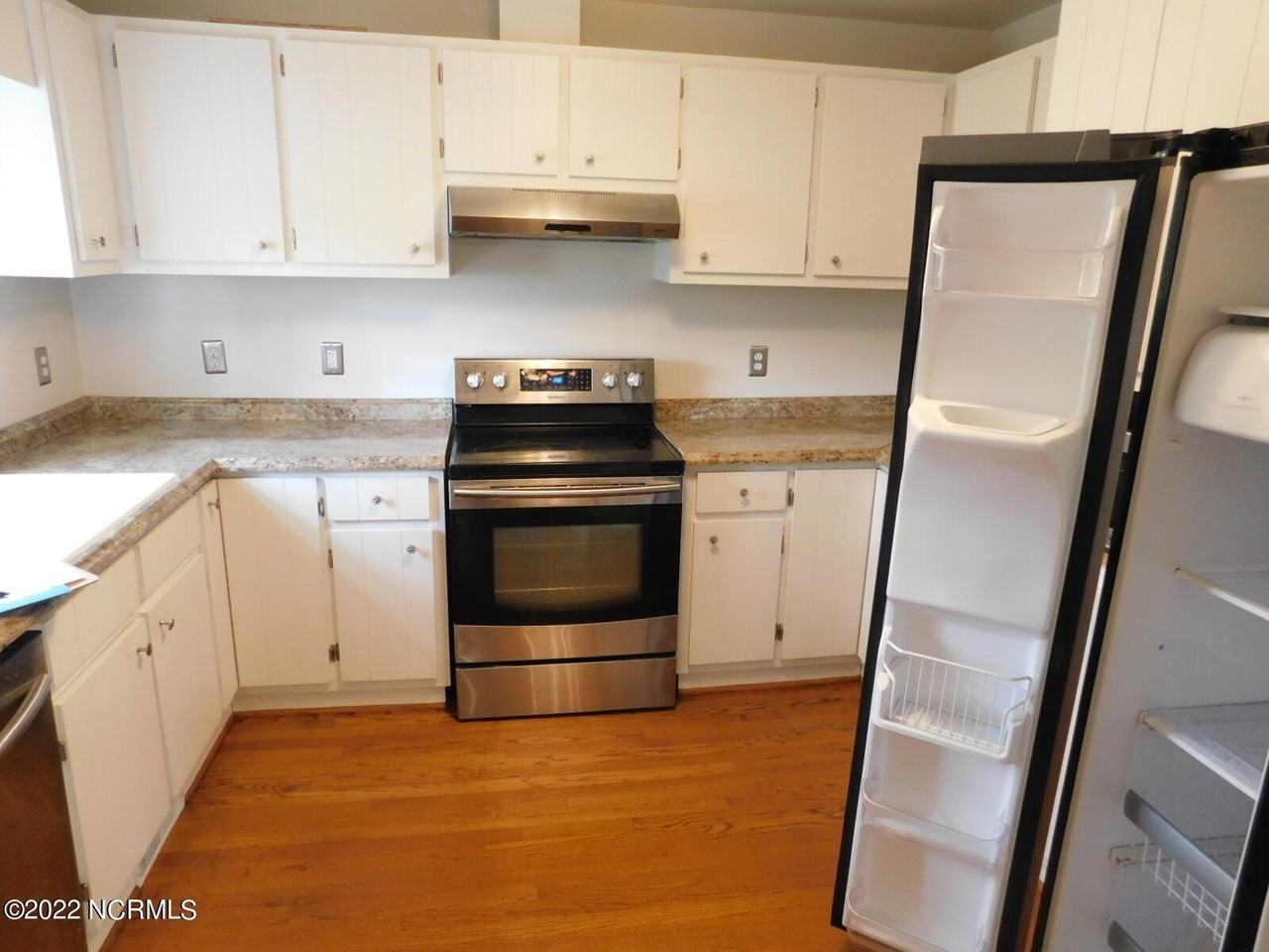 2903 Mandy Ln - Photo 7 of 26