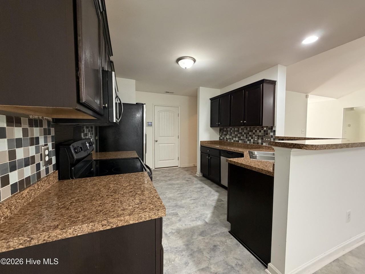 915 Dynamo Ln - Photo 2 of 20