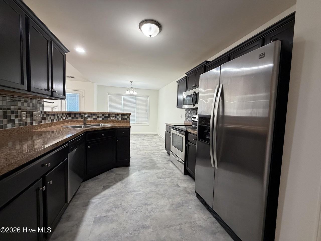 915 Dynamo Ln - Photo 4 of 20