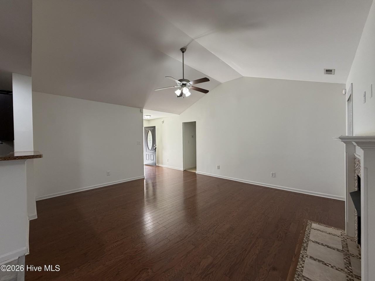 915 Dynamo Ln - Photo 5 of 20