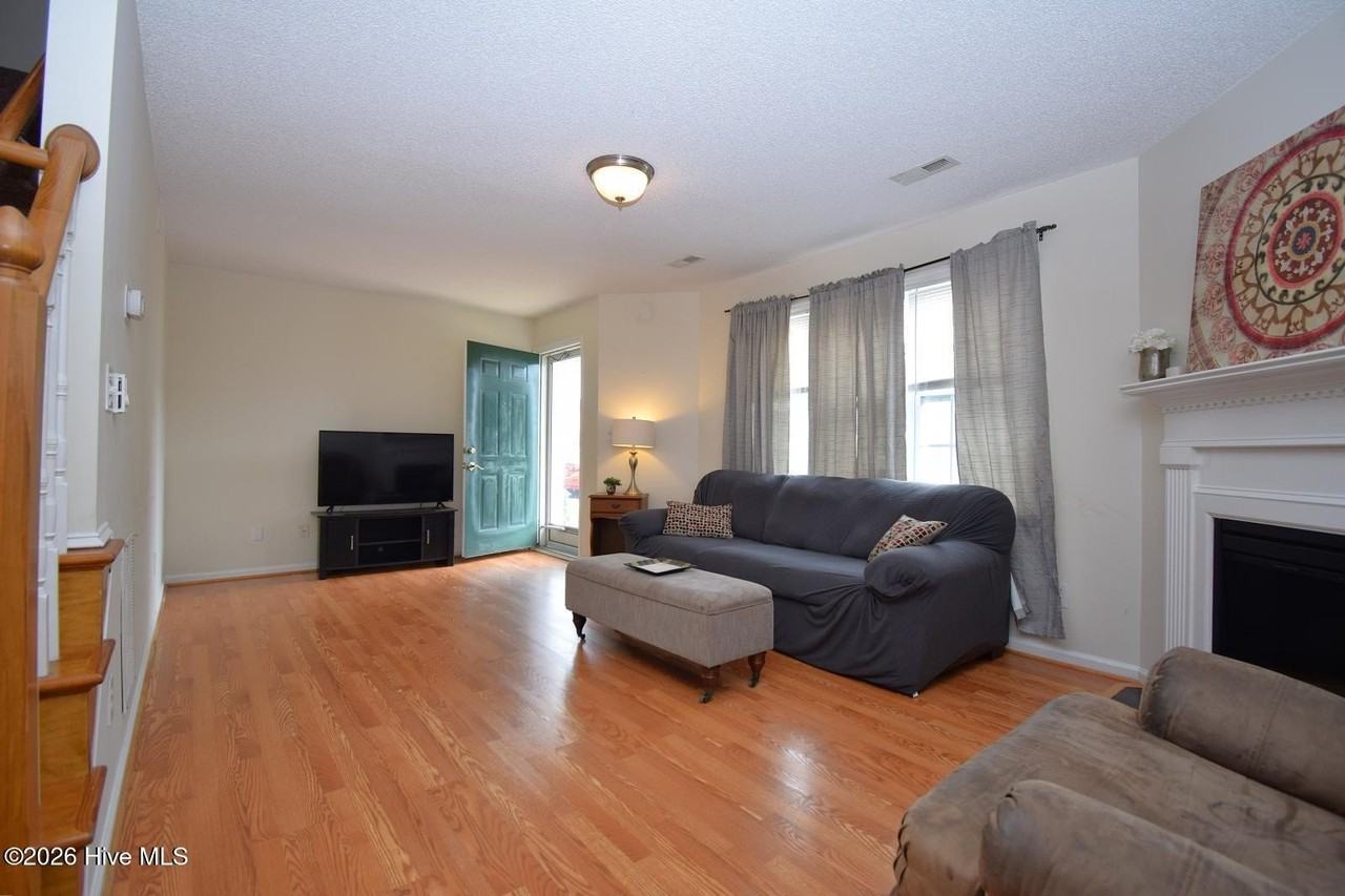 2325 Vineyard Dr #C3 - Photo 4 of 15