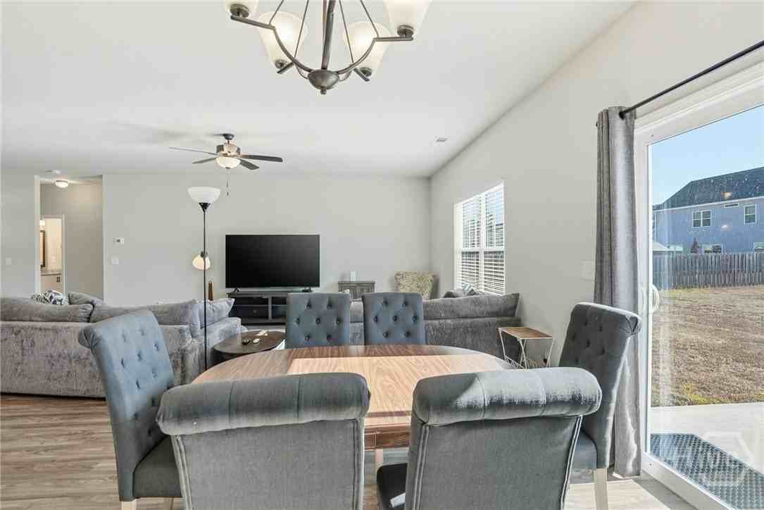 141 Hayden Pl - Photo 3 of 23