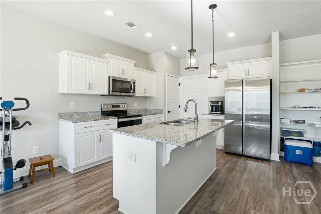 141 Hayden Pl - Photo 4 of 23