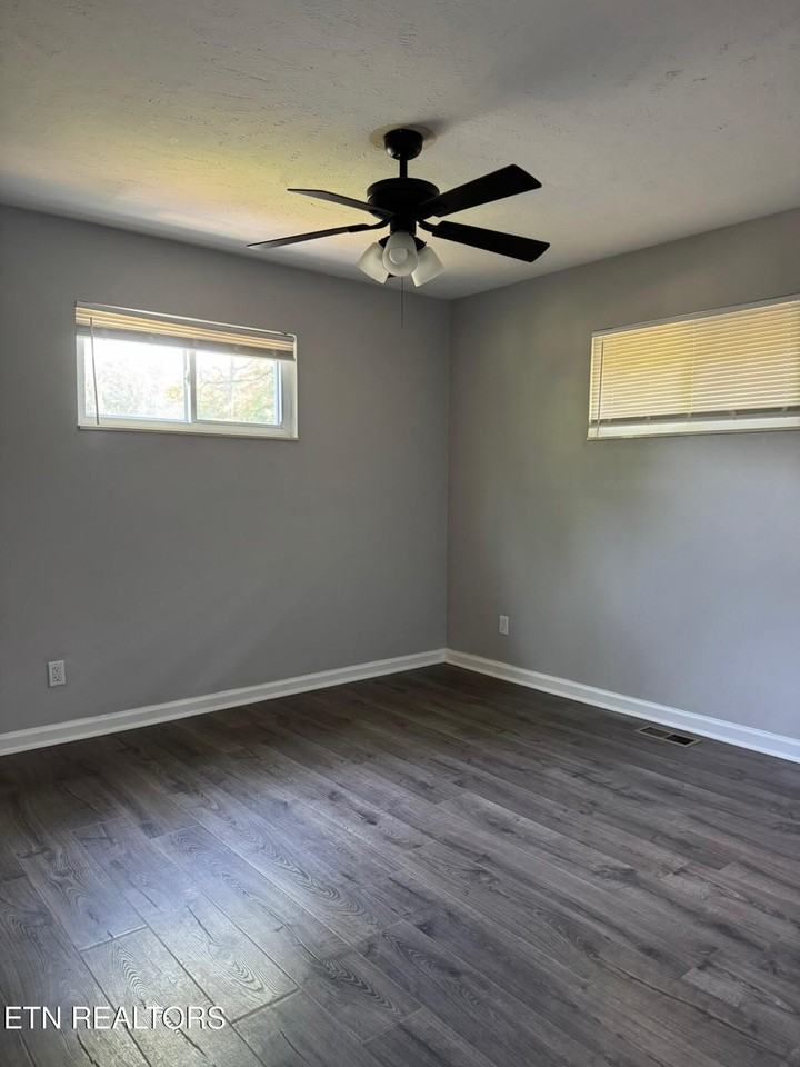 1712 Hillwood Dr - Photo 6 of 11
