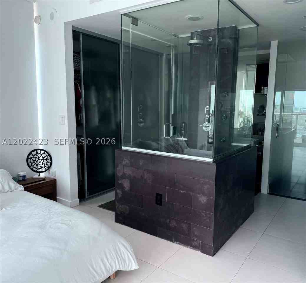 1040 Biscayne Blvd #1606 - Photo 4 of 15