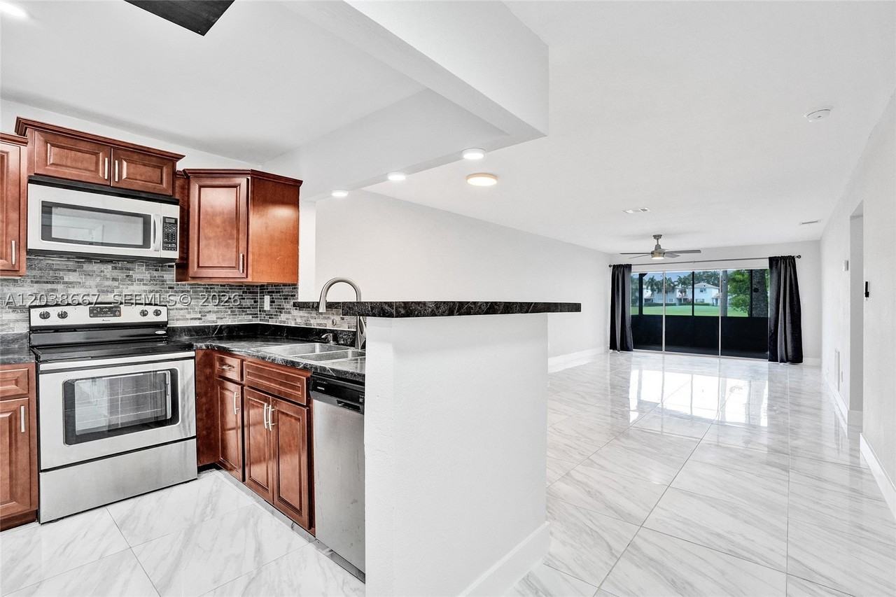 9540 Nw 65th St #D8 - Photo 4 of 50