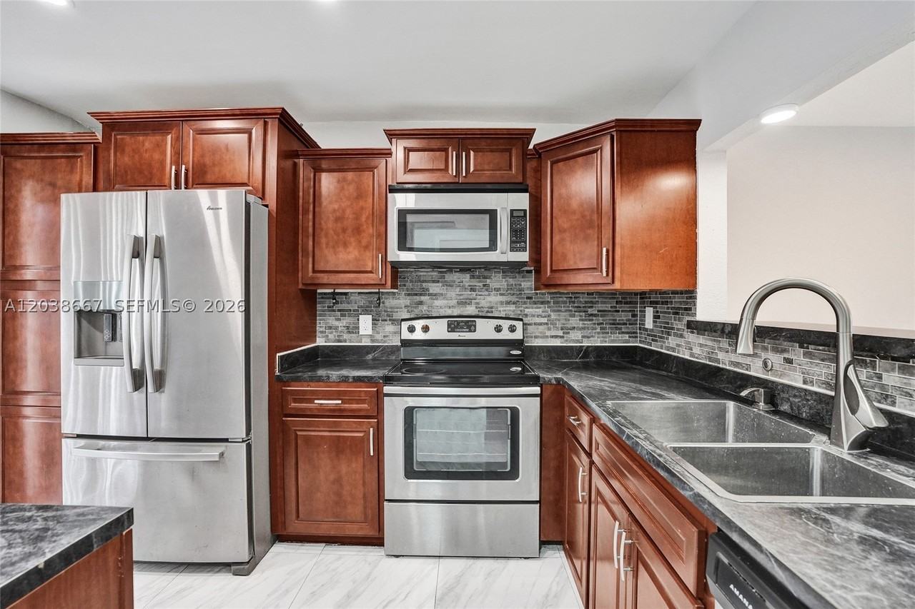 9540 Nw 65th St #D8 - Photo 5 of 50