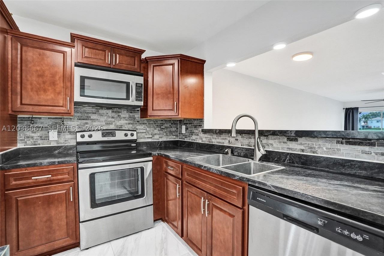 9540 Nw 65th St #D8 - Photo 6 of 50