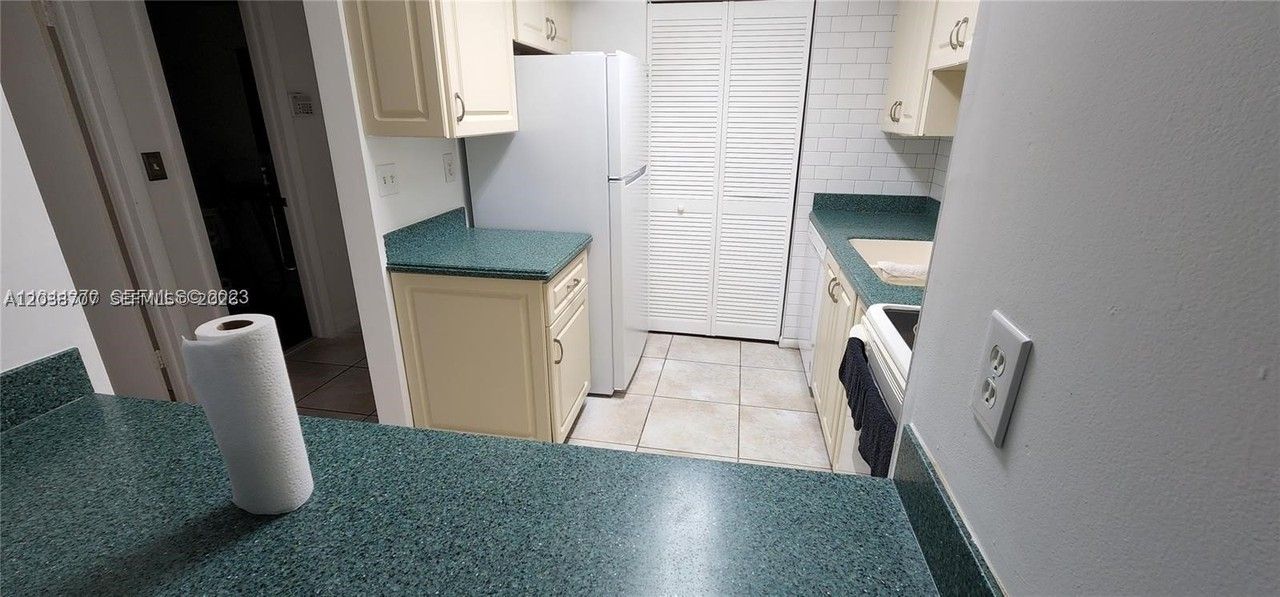 931 Ne 199th St #202-22 - Photo 5 of 21