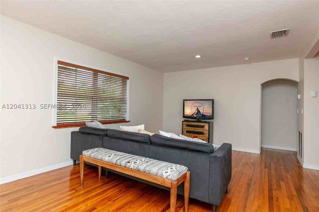 5760 Sw 51st St #0 - Photo 5 of 37