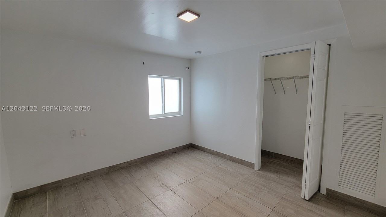 14200 Ne 15th Ave #B - Photo 3 of 11