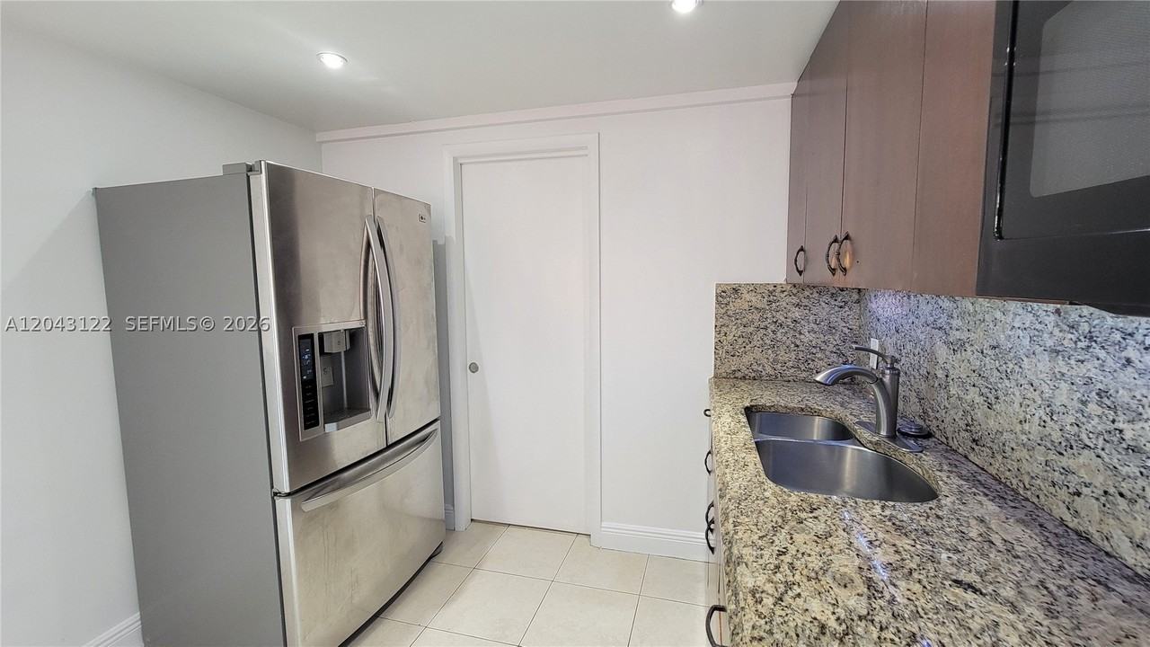 14200 Ne 15th Ave #B - Photo 6 of 11