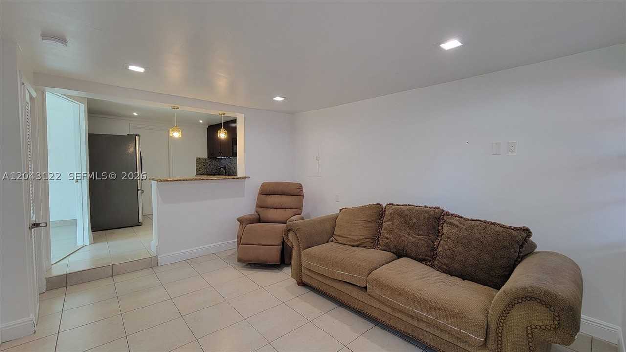 14200 Ne 15th Ave #B - Photo 7 of 11