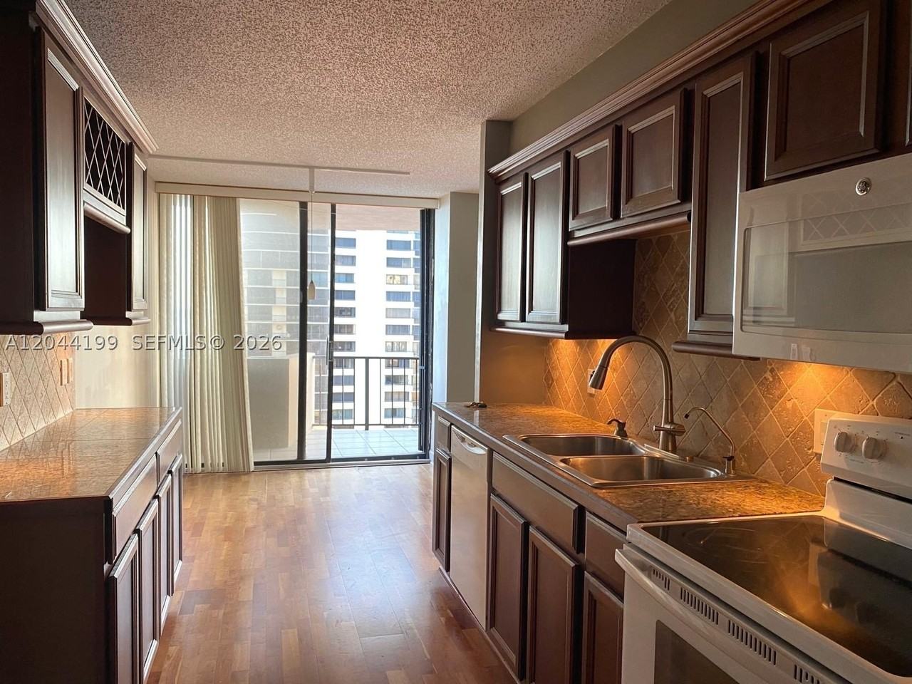 4200 N Ocean Dr #1-1103 - Photo 6 of 11