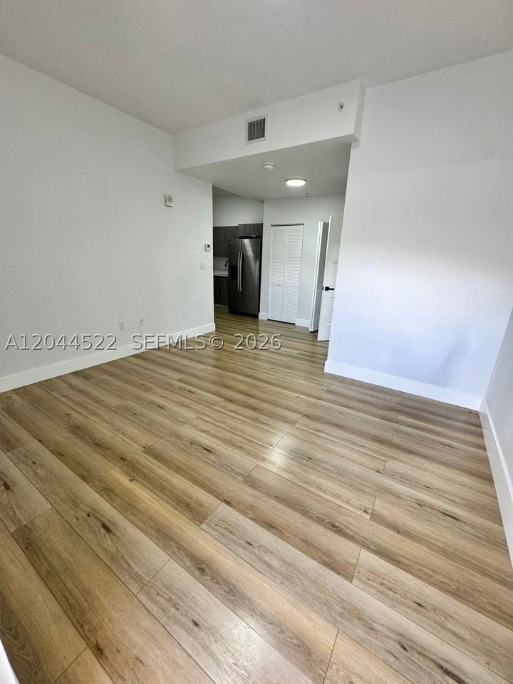 1021 Nw 1st St #204