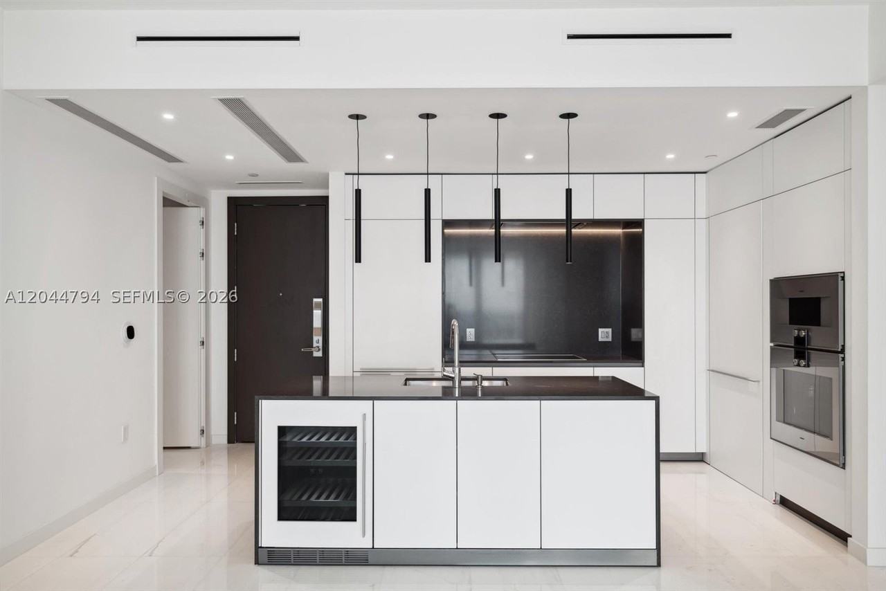 300 Biscayne Boulevard Way #3805W - Photo 4 of 35