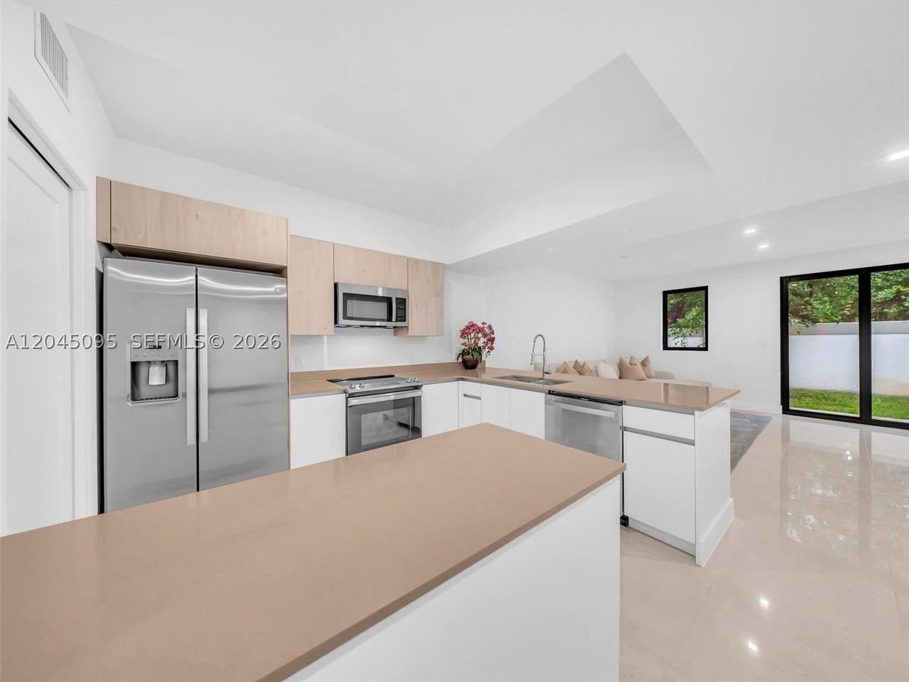 5505 W Oak Way - Photo 4 of 24